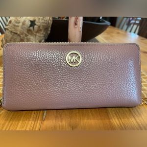 Beautiful soft leather Michael Kors zip around wallet